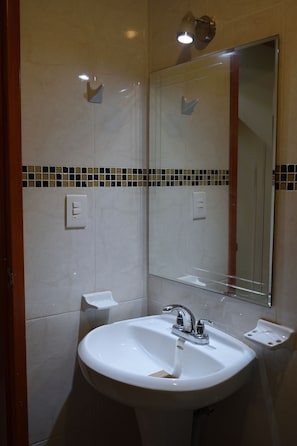 Dusche, Seife, Toilettenpapier