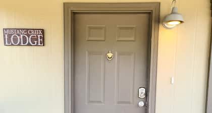 Surrounded by Hill Country Beauty w/Pond; minutes from Historic Salado Village