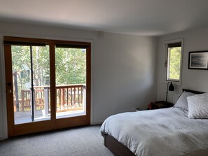 3 bedrooms, desk, free WiFi, bed sheets - Large house in the mountains, (pre-approved!) dogs welcome (Georgetown)