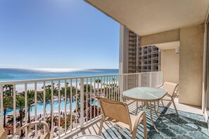 Property grounds - 2 Bedroom in Shores of Panama - Beautiful condo with Direct pool views plus Reserved Parking! (Panama City)