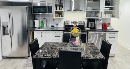 ⭐️Prime Area💥Park & Walk to Sites ⭐️ Sleeps 6 ⭐️ 2-Baths ✔️