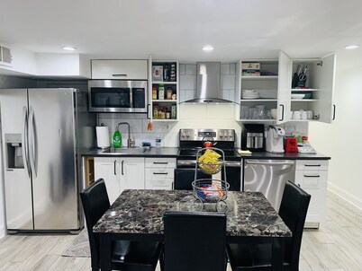 ⭐️Prime Area💥Park & Walk to Sites ⭐️ Sleeps 6 ⭐️ 2-Baths ✔️