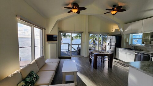 Upscale ocean front home & easy canal boat access to Gulf or Atlantic