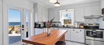 The Salty Cribb II- Private oceanfront vacation home just minutes from Lunenburg