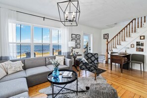 Smart TV, fireplace, video games, DVD player - The Salty Cribb II- Private oceanfront vacation home just minutes from Lunenburg (Rose Bay)