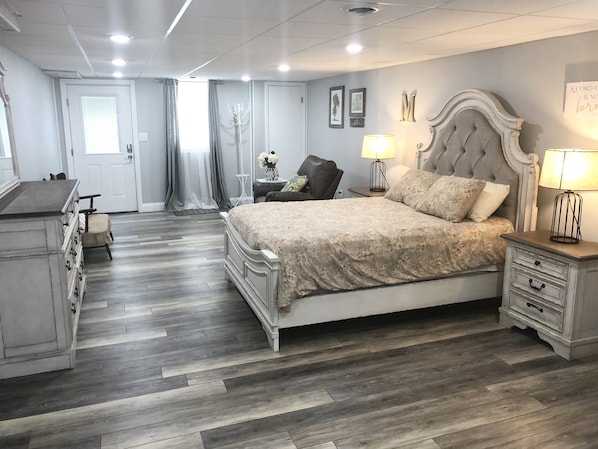 1 soverom, skrivebord, strykejern/-brett og wi-fi (inkludert)