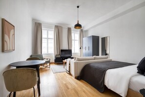 Iron/ironing board, WiFi, bed sheets - Chic Josefstadt Studio w/ Elevator, walk to bars, Metro U6, by Blueground (Vienna)