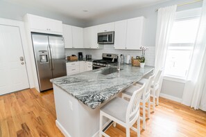 Fridge, microwave, oven, stovetop - The Blue Bird (New Haven)