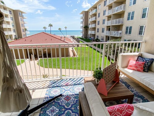 Direct Ocean Front Cozy Condo with Pool - Amazing View!