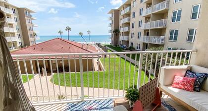 Direct Ocean Front Cozy Condo with Pool - Amazing View!