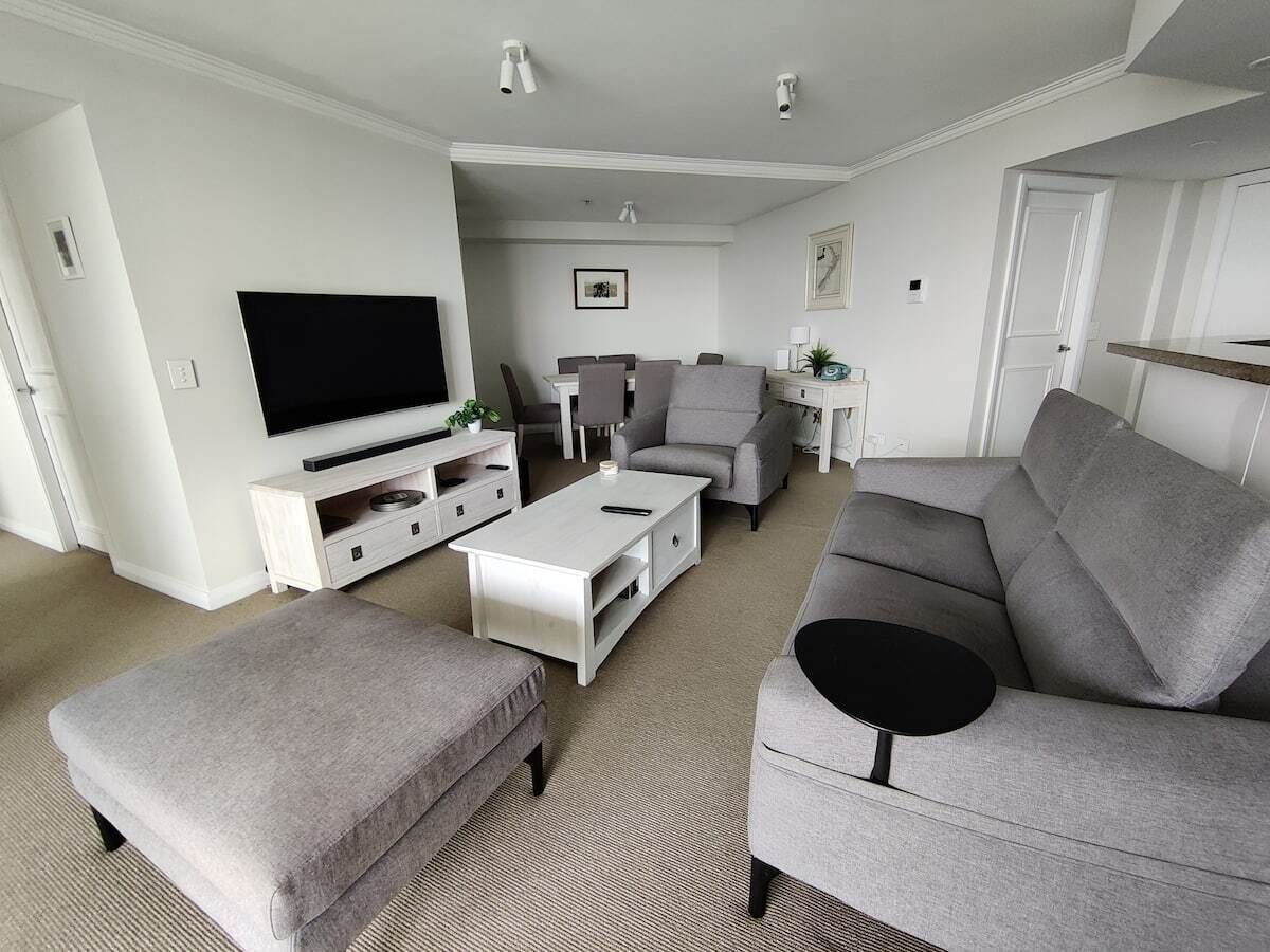 Chatswood Executive Apartment (with car parking)