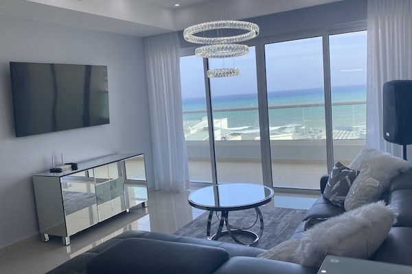 Smart-TV, bordtennis og stereoanlegg