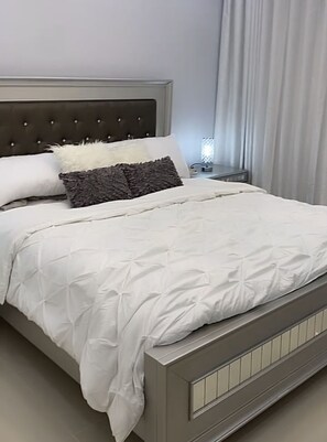 2 chambres, fer et planche à repasser, Wi-Fi gratuit, draps fournis