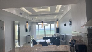 Smart TV, table tennis, stereo