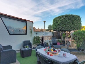 屋外ダイニングエリア