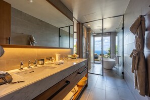Ocean View Garden Suite,13 years or older, Non Smoking | Bathroom | Separate bathtub and shower, rainfall showerhead, free toiletries