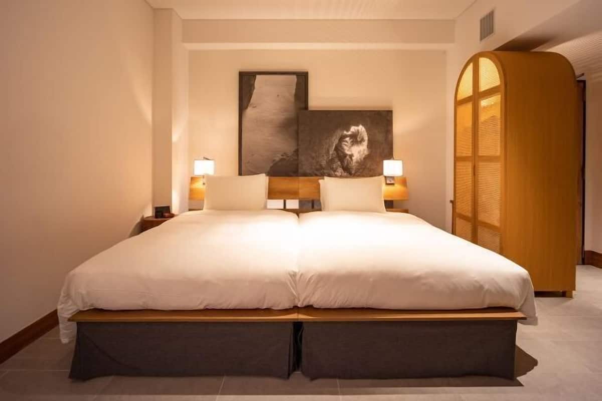 1 habitación, cubrecamas y minibar con artículos gratuitos