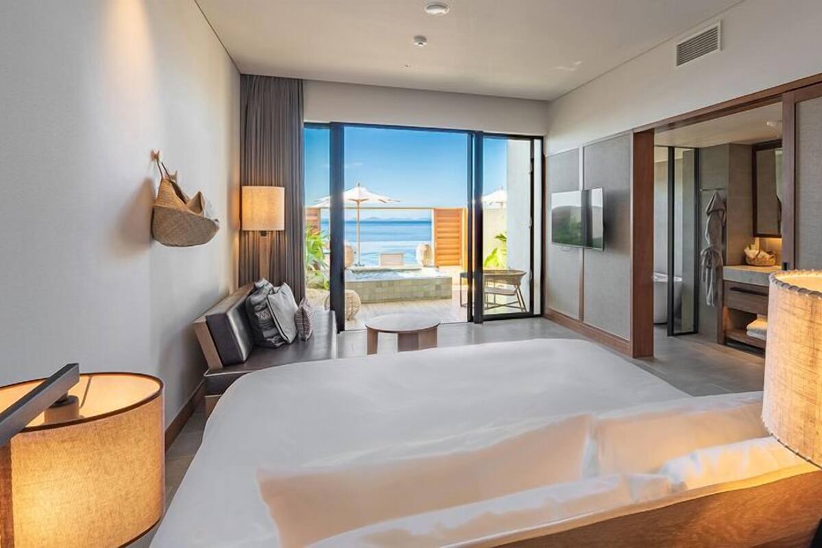 Down comforters, minibar (free items), in-room safe, desk