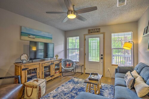 Pottsboro Home w/ Fire Pit  < 1 Mi to Lake Texoma!