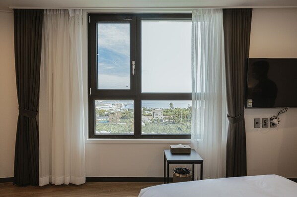 Twin Room, Ocean View | View from room - LeMain Hotel Seogwipo (Seogwipo)