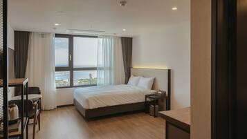 Double Room, Ocean View | Desk, laptop workspace, soundproofing, free WiFi