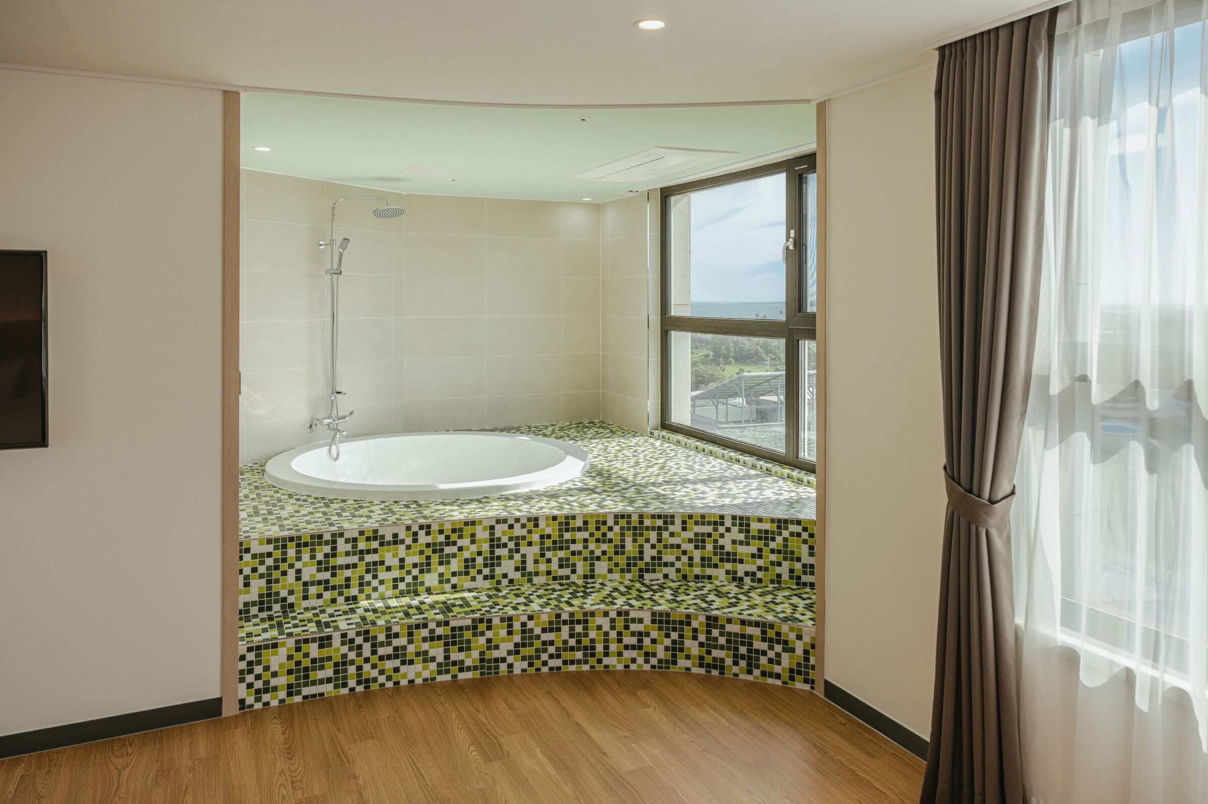 quadruple room, ocean view | deep-soaking bathtub