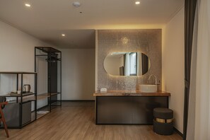 Twin Room, Ocean View | Room amenity - LeMain Hotel Seogwipo (Seogwipo)