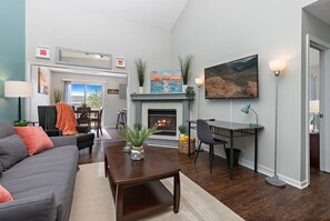 Smart-TV, filmbibliotek og kontorer