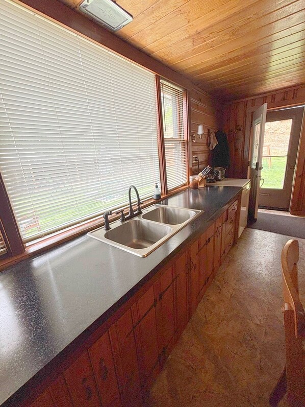Fridge, microwave, oven, stovetop - 1850 Cabin Home - Large Backyard- 22' Movie Screen-Family-Event - Travelers (East Dubuque)