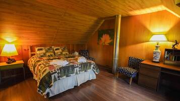 3 chambres, bureau, fer et planche à repasser, lit parapluie