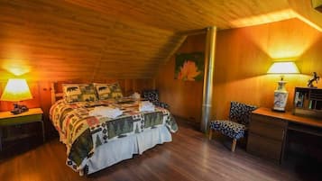 3 bedrooms, desk, iron/ironing board, travel crib