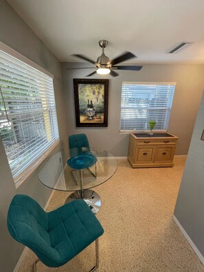 Interior - 5 minutes to Clearwater beach, 1 mile to Morton plant (Clearwater)