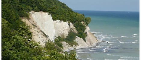 Una spiaggia nelle vicinanze
