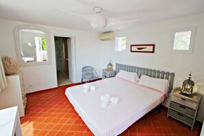 4 bedrooms, iron/ironing board, WiFi, bed sheets - Los Terribles - sea view villa with private pool in Benissa (Benissa)