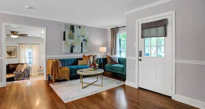 Beautiful 3 Bedroom Home in the center of the city