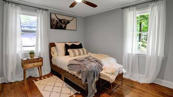 3 makuuhuonetta, silitysrauta/-lauta, ilmainen Wi-Fi, vuodevaatteet