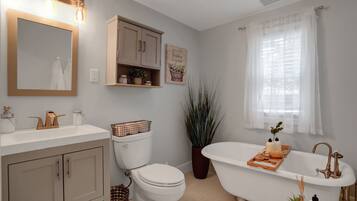 Ensemble douche/baignoire, sĂšche-cheveux, serviettes fournies, savon