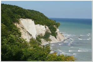 Una spiaggia nelle vicinanze