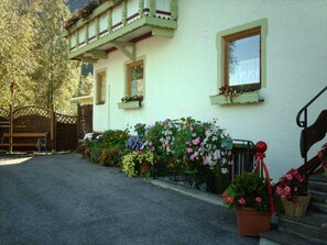 Property grounds - Vacation apartment 1 - Appartements Seerose (Pertisau)