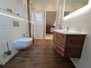 Shower, hair dryer, towels, soap - 1-room Dohne 6 - Villa-Dohne (Hoppegarten)