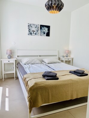 2 bedrooms, iron/ironing board, free WiFi, bed sheets