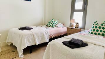 2 bedrooms, iron/ironing board, free WiFi, bed sheets