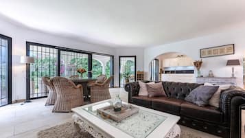 TV, fireplace, DVD player, stereo