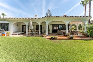 Outdoor dining - Nice villa  caribplaya (Marbella)