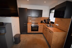 Kühlschrank, Mikrowelle, Ofen, Geschirrspüler