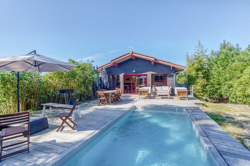 Superb villa with heated pool right next to the pond