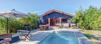 Superb villa with heated pool right next to the pond