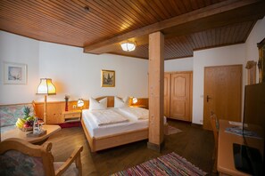 Double Room | 1 bedroom, minibar, in-room safe, desk