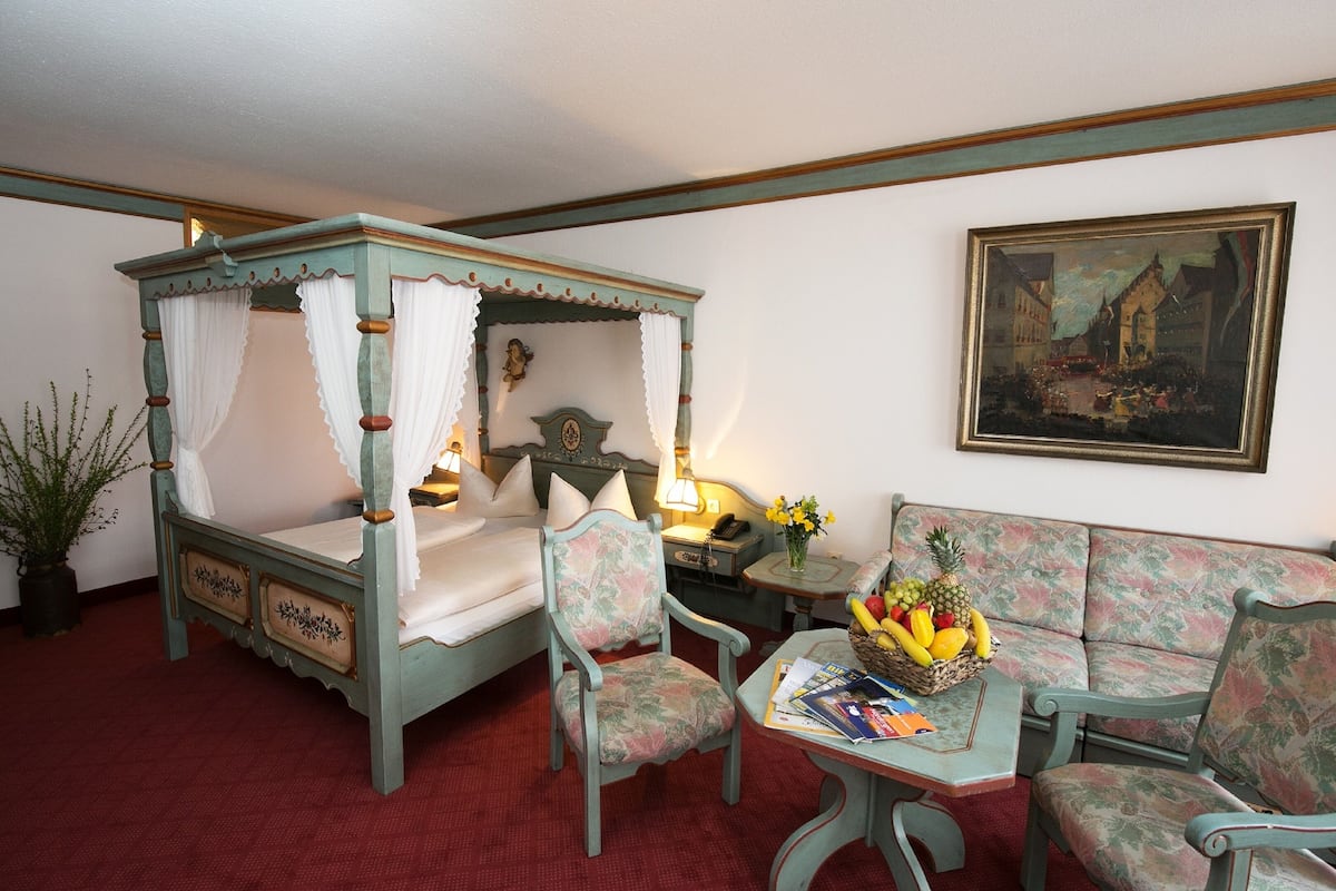Suite | 1 slaapkamer, een minibar, een kluis op de kamer, een bureau