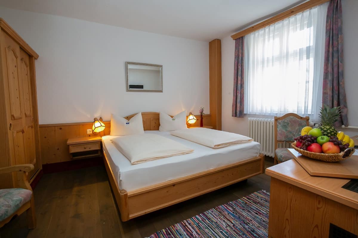 1 slaapkamer, een minibar, een kluis op de kamer, een bureau